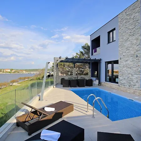 Margarita Villa *